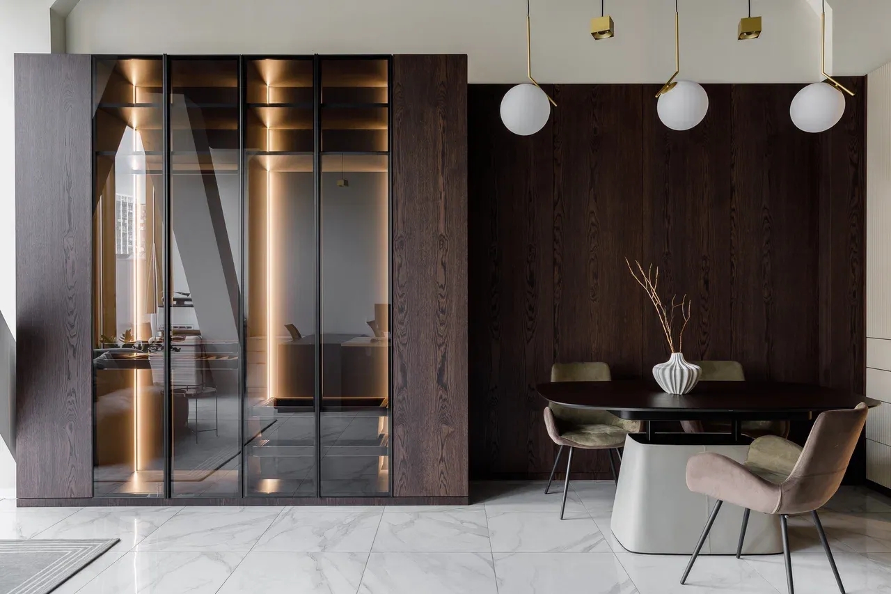 Гардеробные со стеклянными фасадами